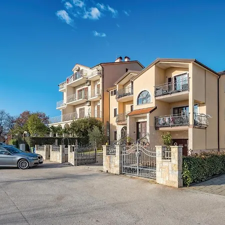 Awesome In With 2 Bedrooms Lejlighed Rovinj