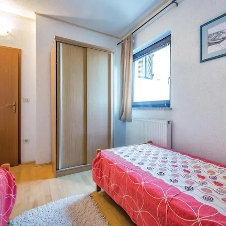 Lejlighed Awesome In With 2 Bedrooms