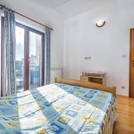 Awesome In With 2 Bedrooms Rovinj