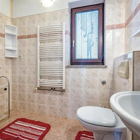 Awesome In With 2 Bedrooms *
