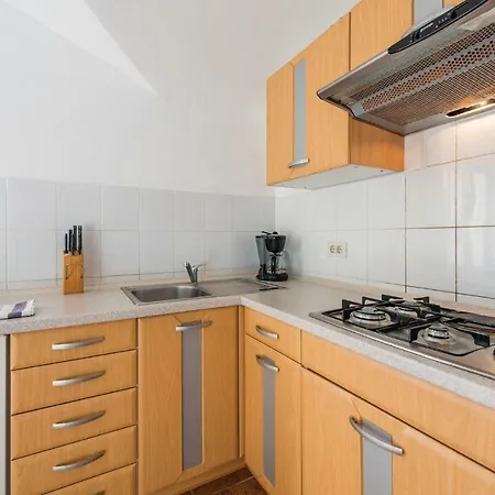 Awesome In With 2 Bedrooms רוביני